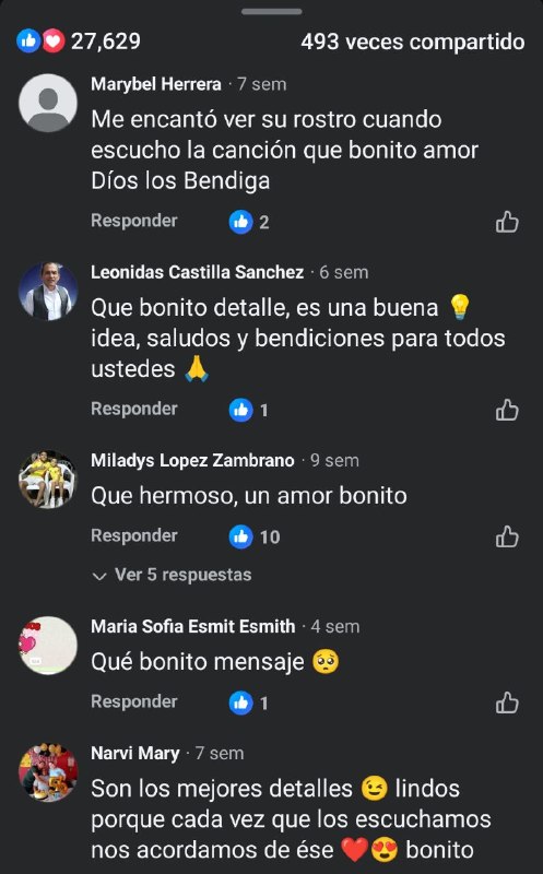 Cliente recibiendo su canción personalizada